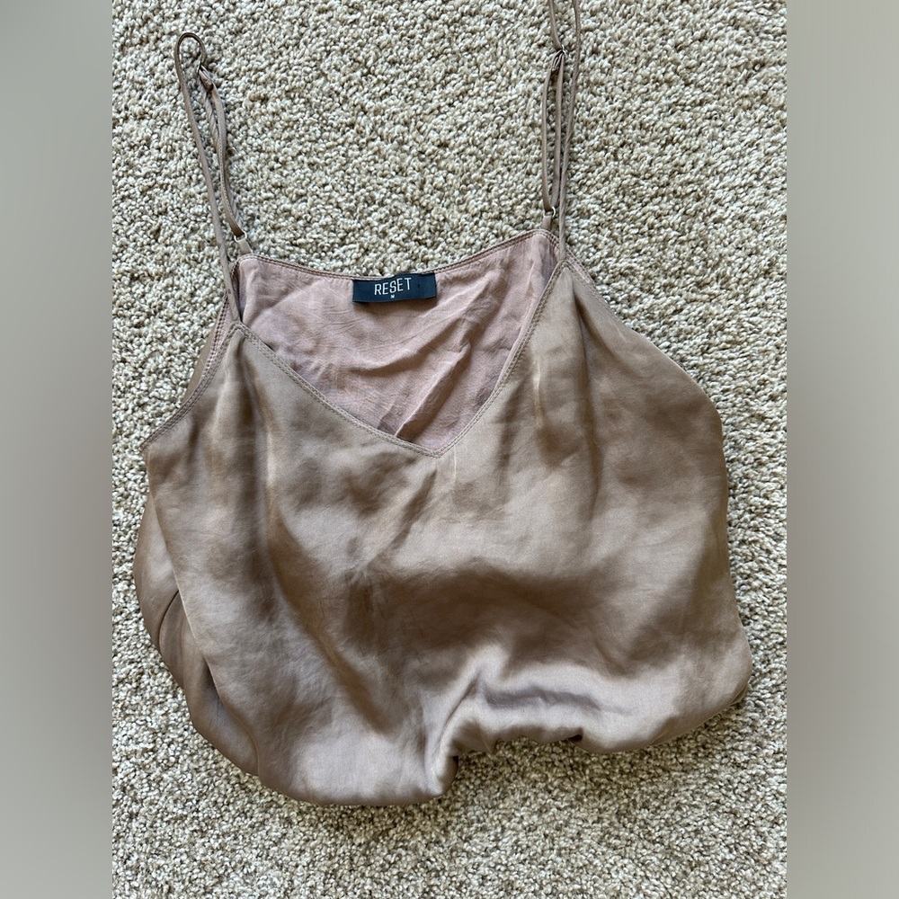 Medium satin tank top💛